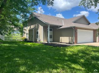 903 N Field Stone Dr, Lawrence, KS 66049
