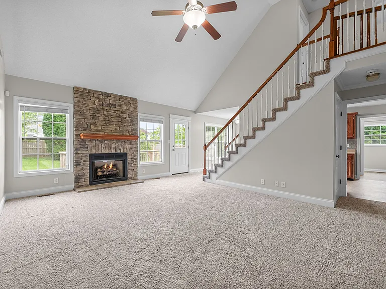 706 Shamrock Ct — Photo 8