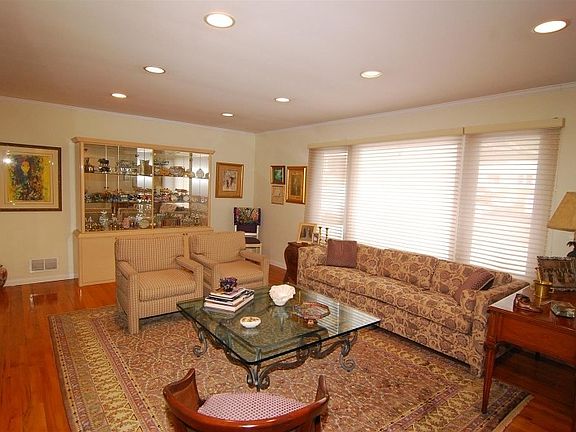 2nd image of 18 Lakeview Dr