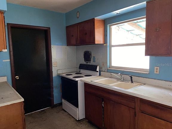 5th image of 307 Papaya Dr