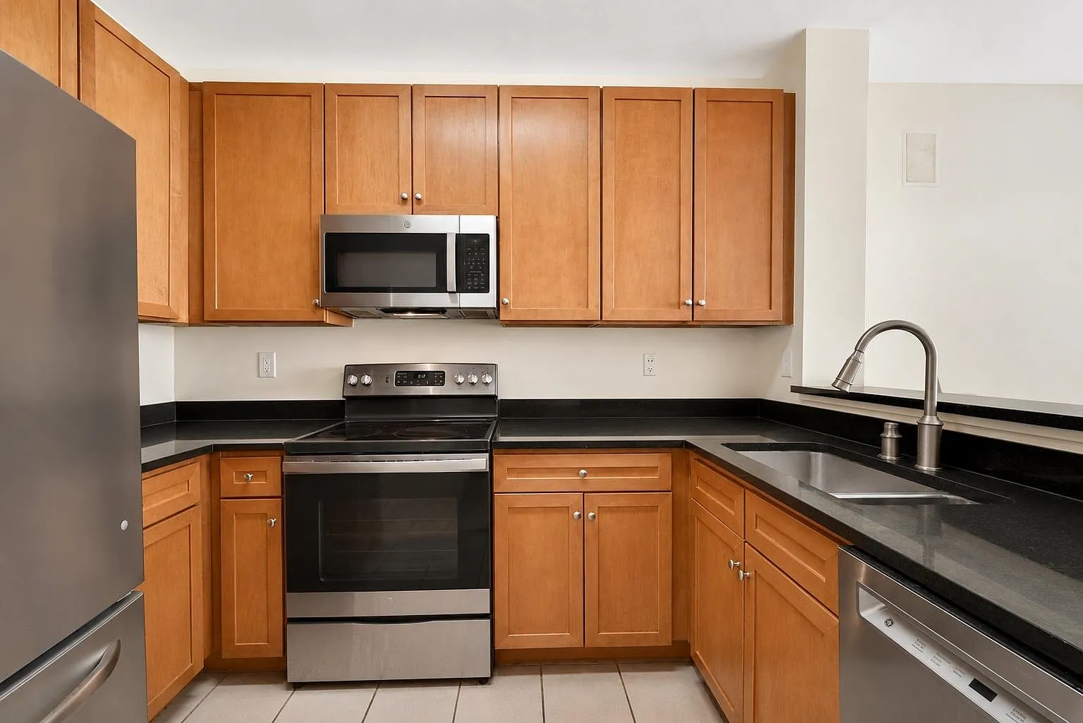 1 bed, 1.0 bath, 740 sqft, $3,000 — Photo 3