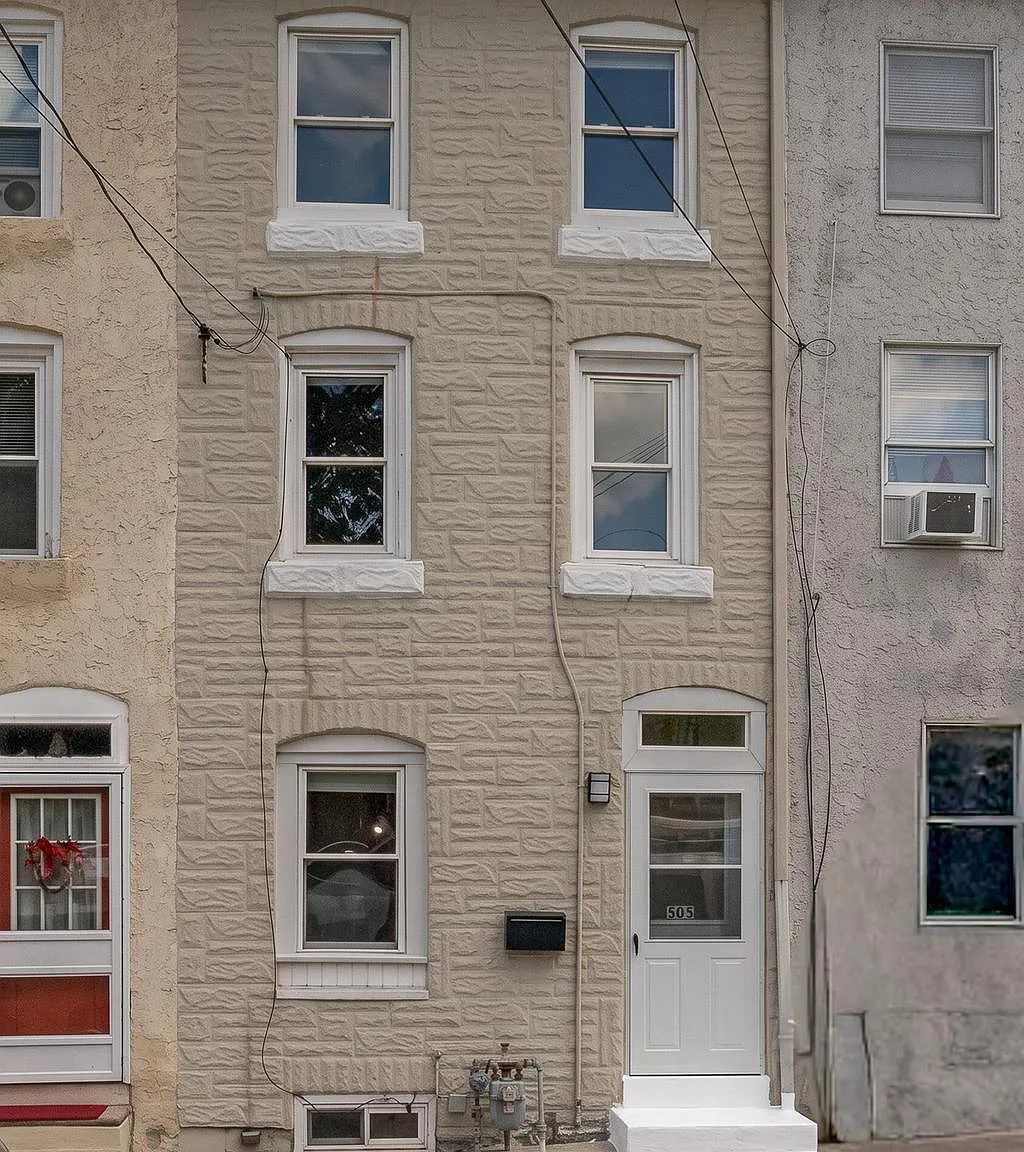 3 bed, 1.5 bath, 1405 sqft, $3,100 — Photo 1