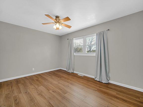 4th image of 11 Shell Ct