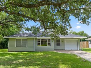 2112 Hillcrest Dr, Bay City, TX 77414
