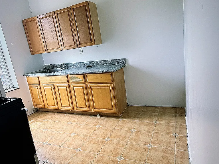 4023 5th Ave #3R — Photo 2
