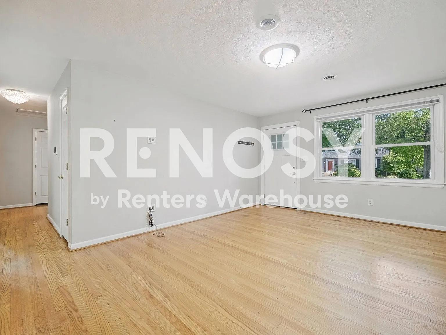 Beautifully Maintained Home — Photo 4