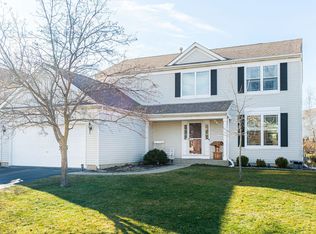 896 Harvest Cir, Crystal Lake, IL 60014