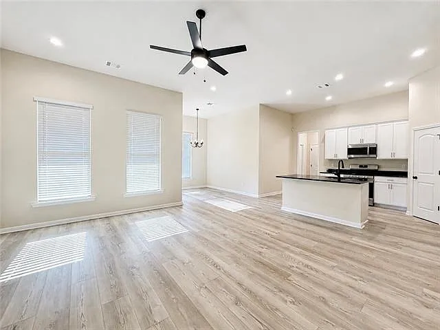 3 bed, 2.0 bath, 1844 sqft, $2,000 — Photo 4