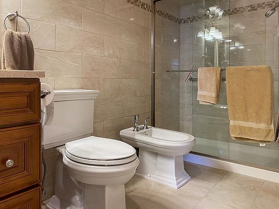4th image of 735 Collfield Ave Floor 2