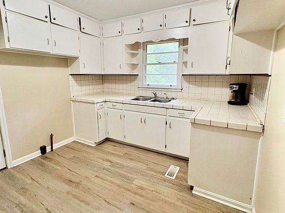 5th image of 801 Bonnie Dr