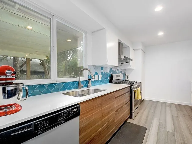 2710 Deeringhill Dr — Photo 17