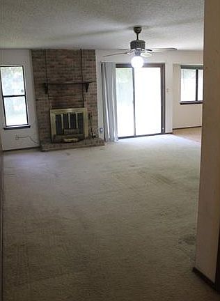 4th image of 10077 Woodland Village Dr