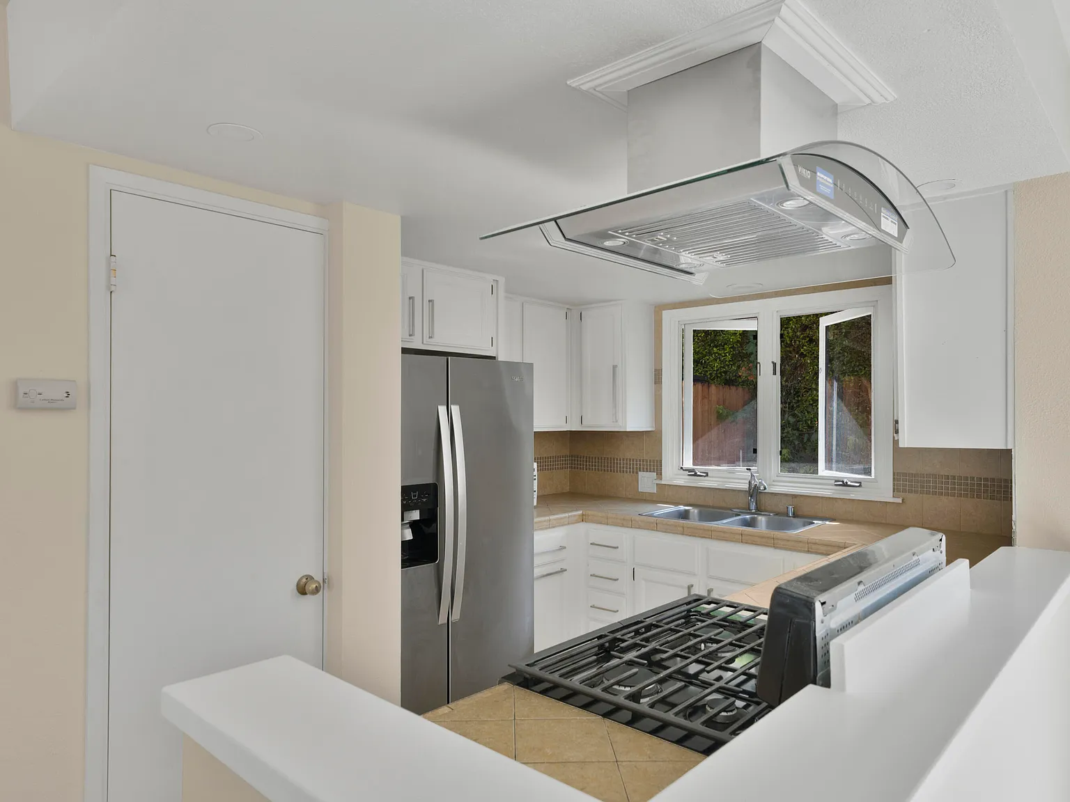 2 bed, 1.0 bath, $4,250 — Photo 3