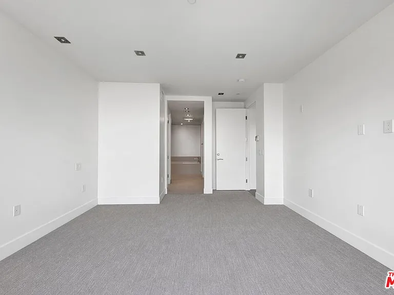 432 N Oakhurst Dr #402 — Photo 9