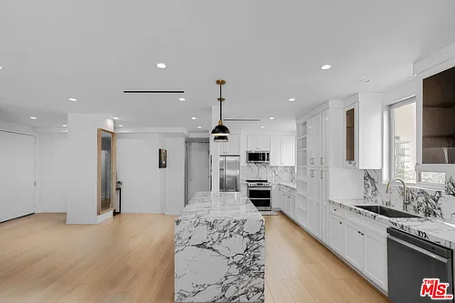 100 S Doheny Dr #805 Photo 1