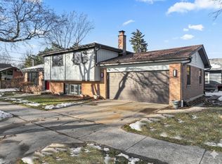 700 Florence Dr, Park Ridge, IL 60068