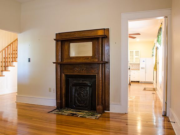 5th image of 1430 NE Grainger Ave