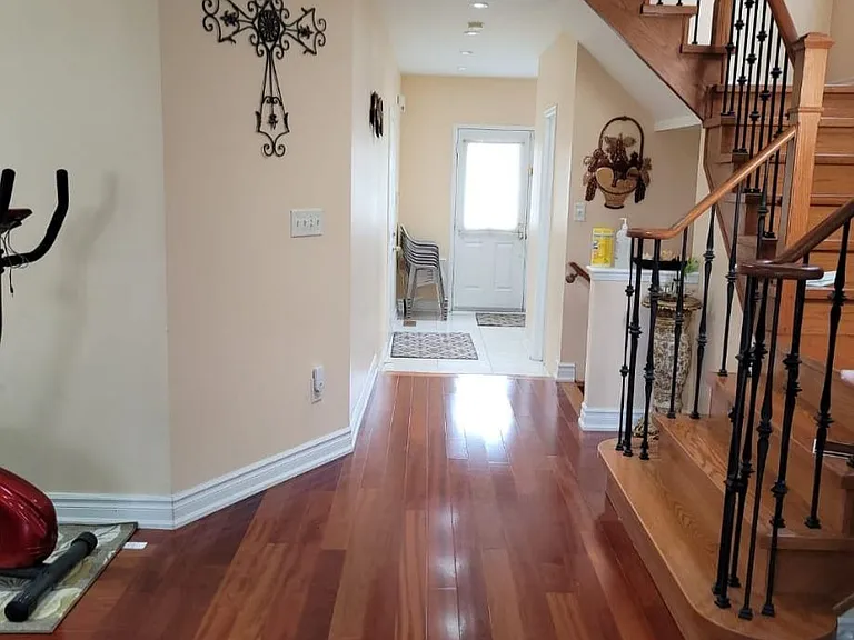 110 Seasons Dr #MAIN — Photo 2