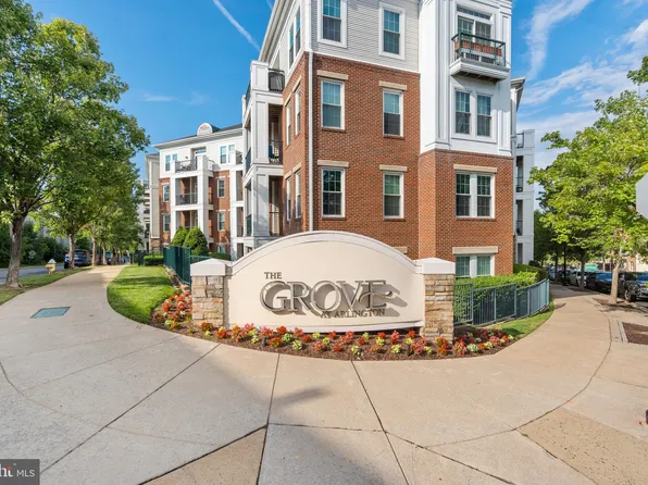 2465 Army Navy Dr #1-102, Arlington, VA 22206