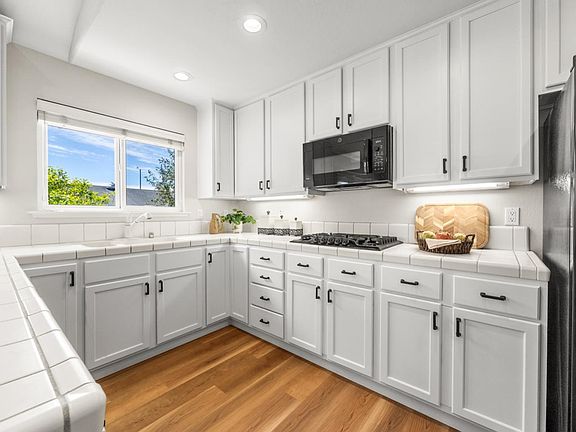 5th image of 1415 Chanticleer Ave