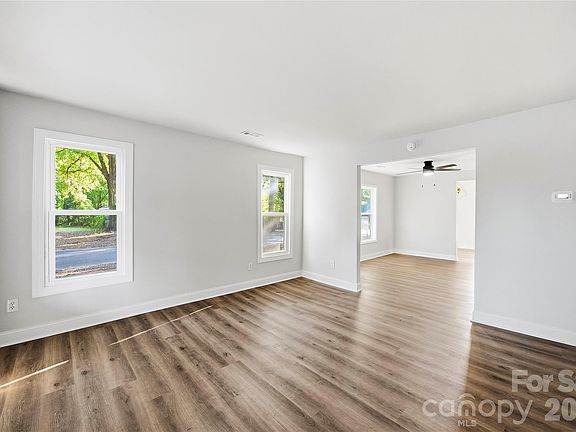 4th image of 1101 Opal St