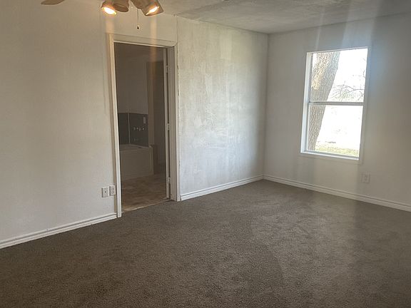 3rd image of 625 Lakeview Dr