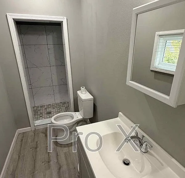 609 W 9th St — Photo 6