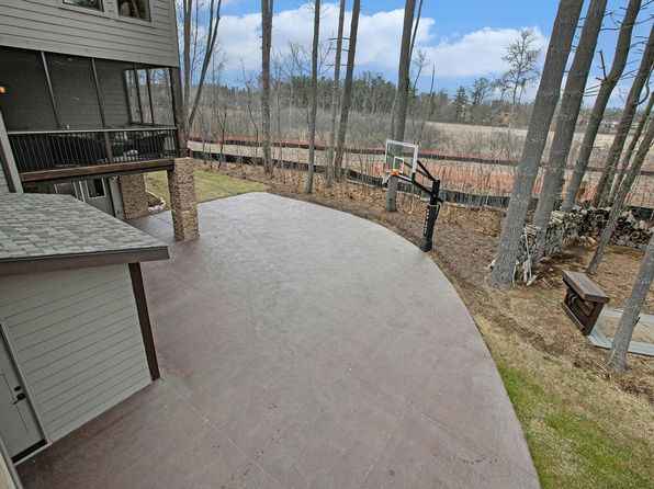 9796 Lake Edge Dr, Brighton, MI 48114