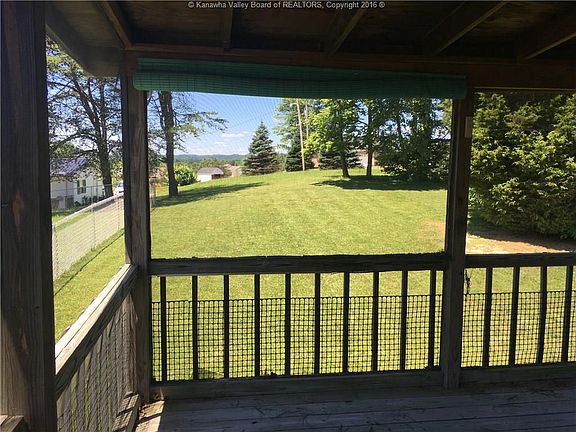 3rd image of 418 Carriage Way