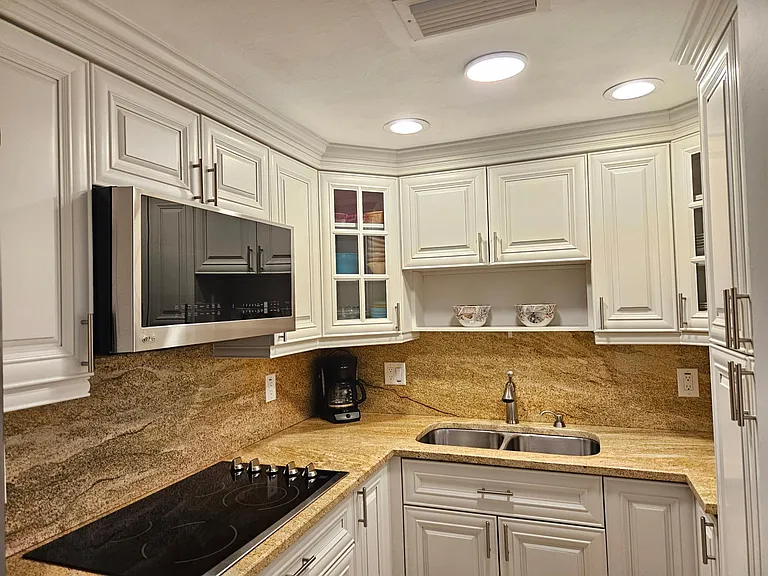 140 Seaview Ct #9 — Photo 6