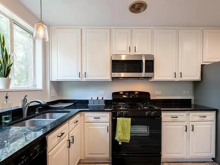 10505 Montrose Ave #2 — Photo 4
