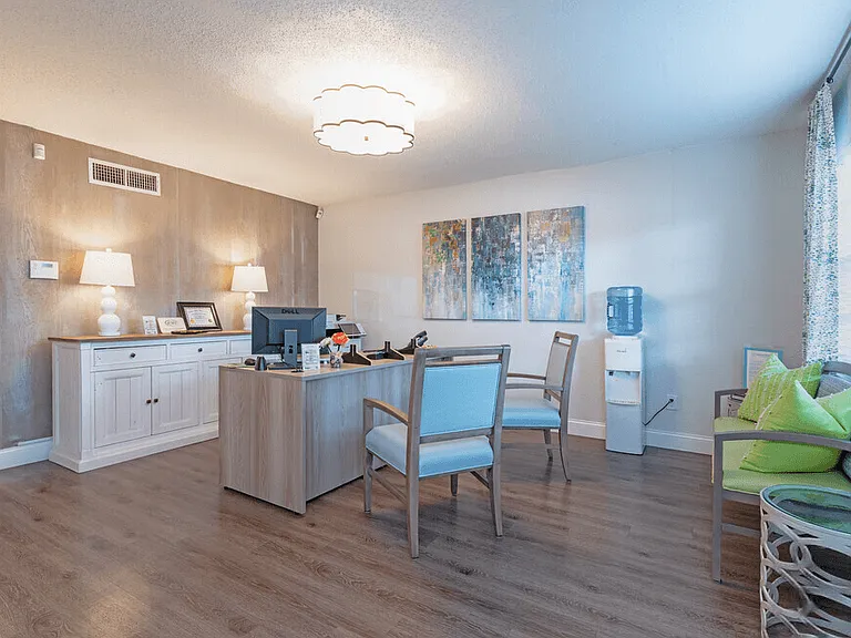 Oak Manor Apartment Homes — Photo 12