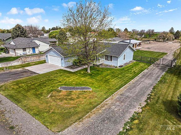 3rd image of 2324 Garey Ln