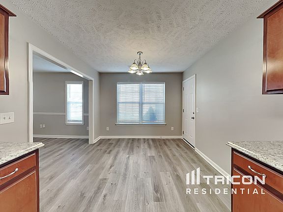 5th image of 926 Sky Valley Trl