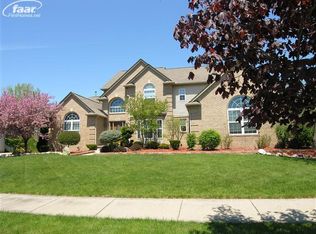 2317 Lake Ridge Dr, Grand Blanc, MI 48439