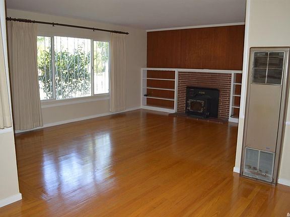 5th image of 4104 42nd Ave