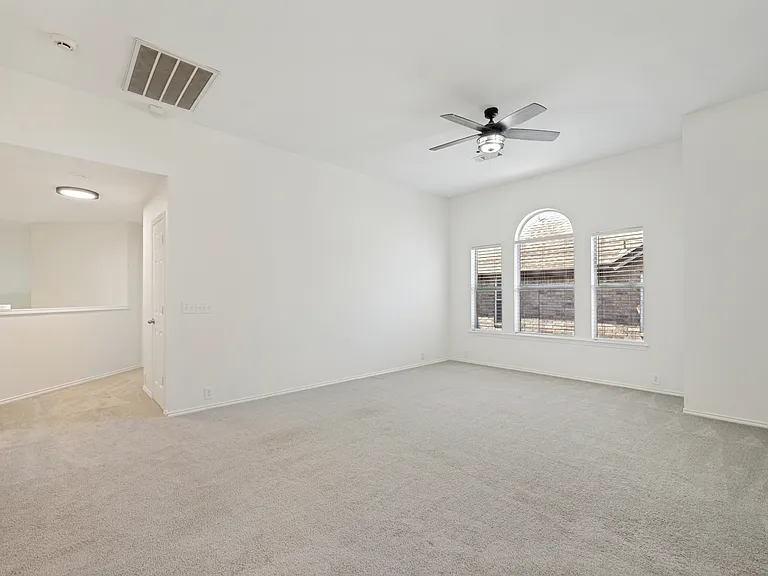 7086 Richmond Dr — Photo 16