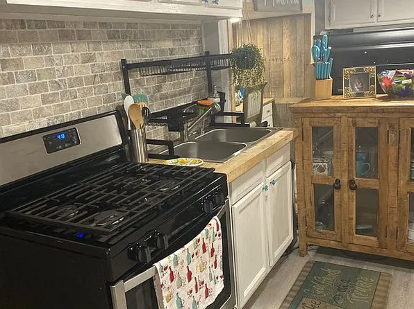 155 Comanche Trl, Crossville, TN 38572