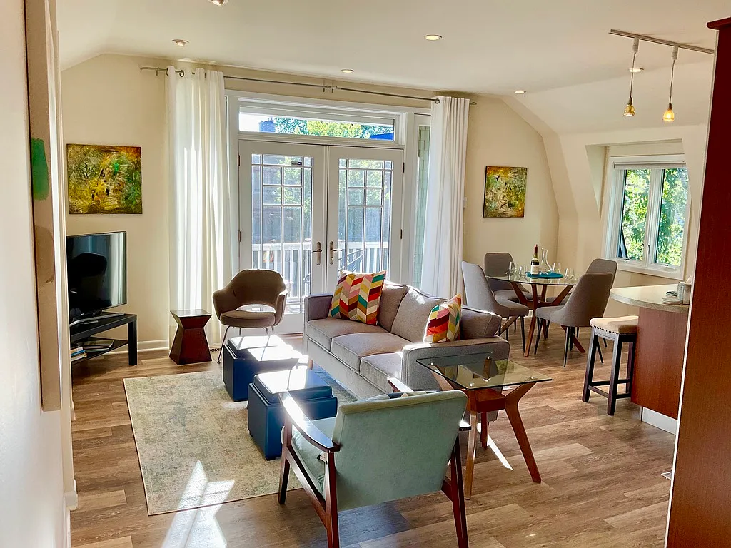 2 bed, 1100 sqft, $2,600 — Photo 2
