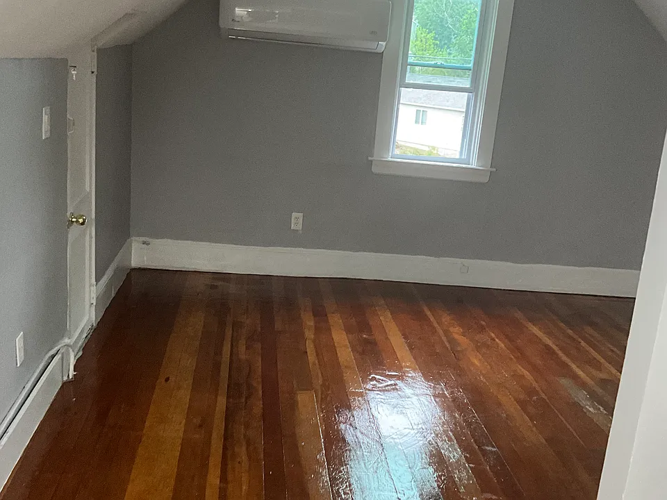 927 Douglas Ave #3