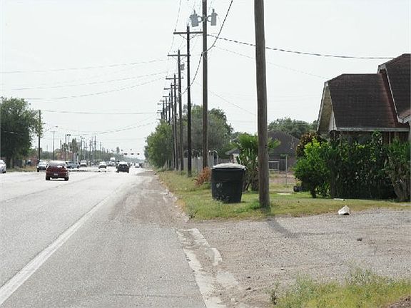 3rd image of 421 & 423 W Ferguson