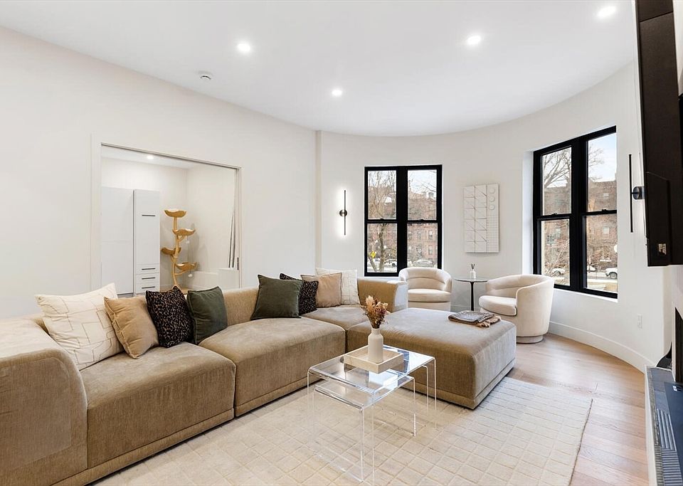 1st image of 382 Commonwealth Ave APT 24