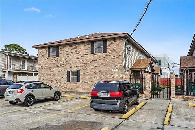 Building Photo - 4425 Barnett St #A