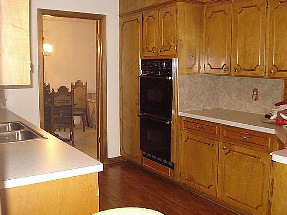 4th image of 2812 Avonhill Dr