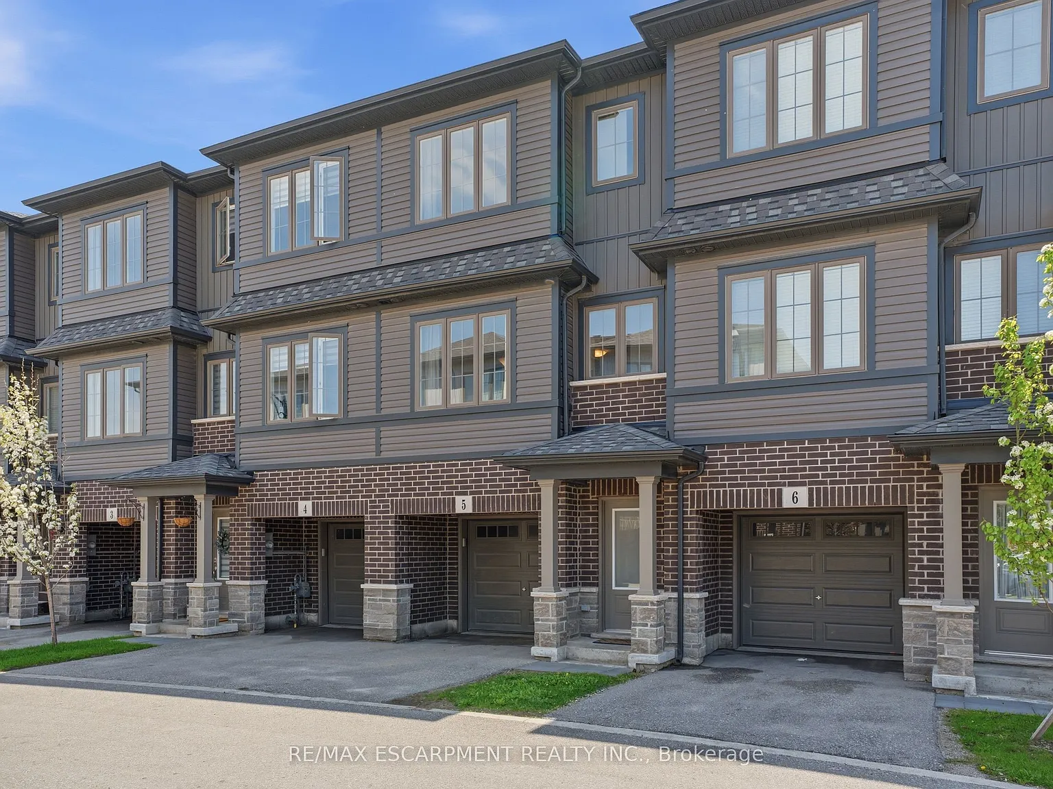 3 bed, $2,700 — Photo 2