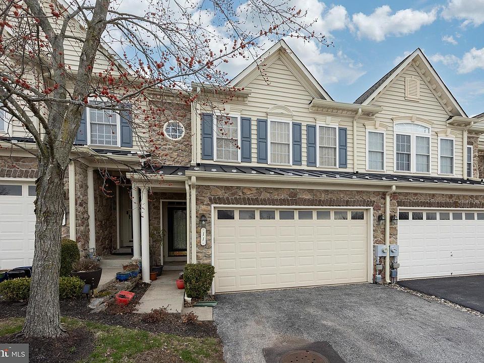 1st image of 11 Rinehart Rd