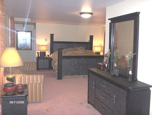 2nd image of 855 Park Ave