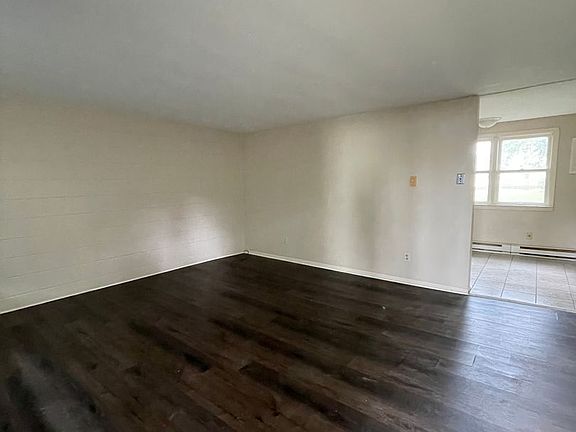 3rd image of 320 E Cherry St APT 4