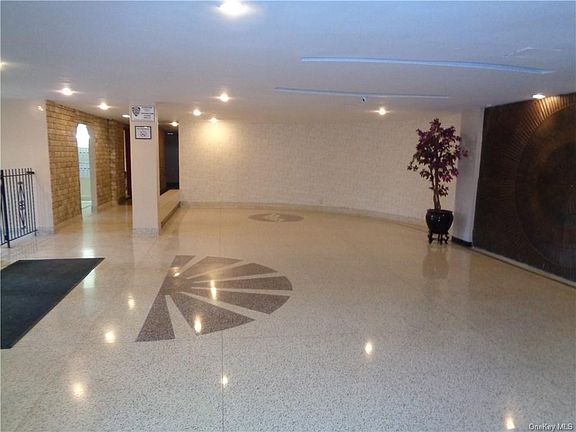 3rd image of 610 Waring Ave APT 2V