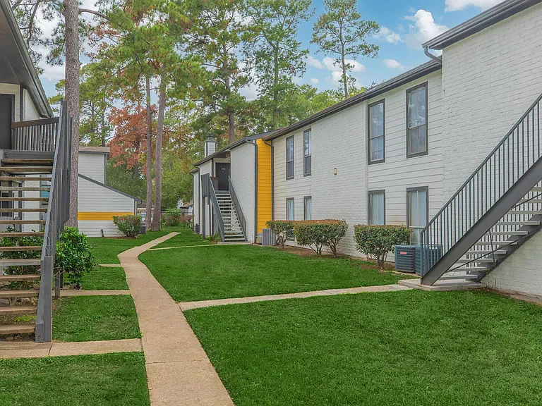 Kendall Manor — Photo 14